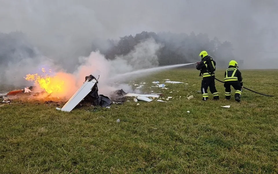 Při nehodě malého letadla v Ralsku zahynul jeden člověk