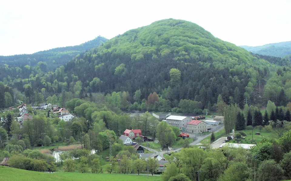 TIP NA VÝLET: Břidličný vrch na Českolipsku vyhledávají ledolezci i pěší turisté