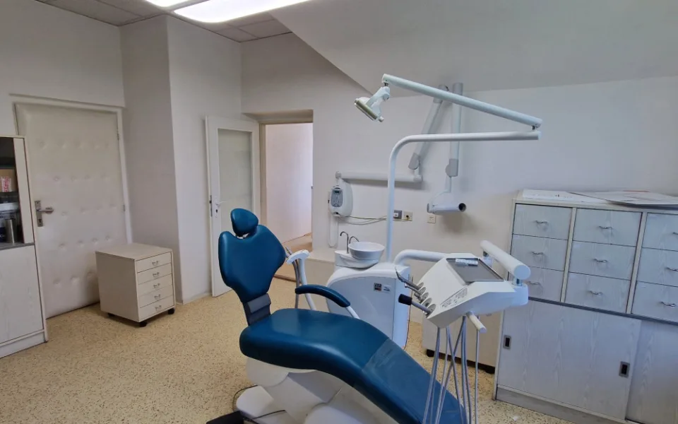 Na registraci v nové zubařské ordinaci v Hejnicích čekaly stovky lidí. První zájemci přišli v půl čtvrté