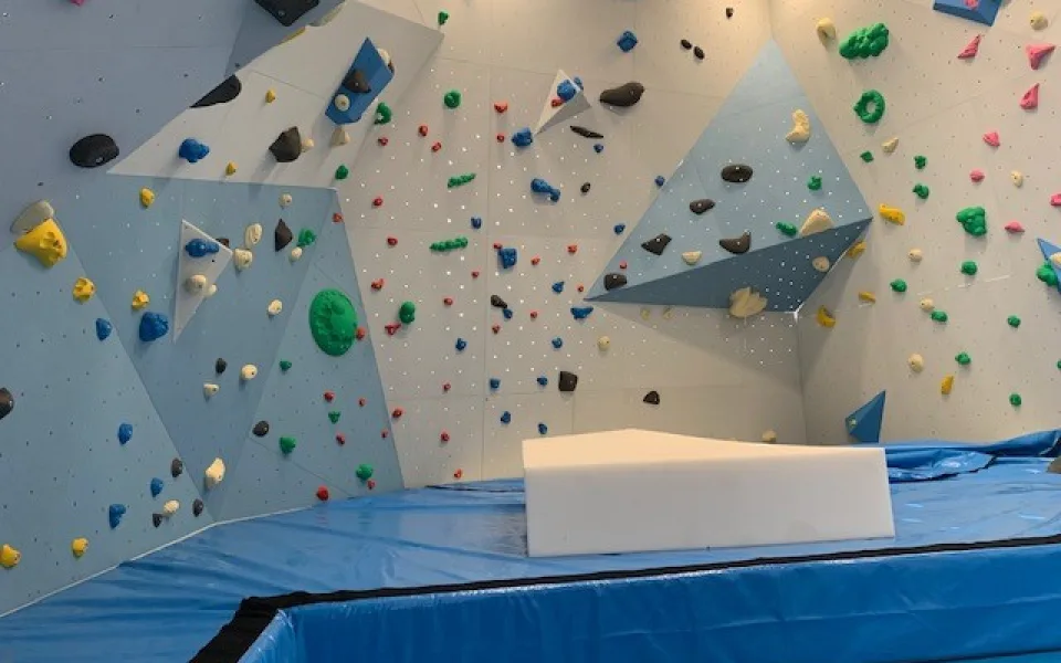 Frýdlant má novou lezeckou stěnu. Poslouží žákům i sportovním oddílům