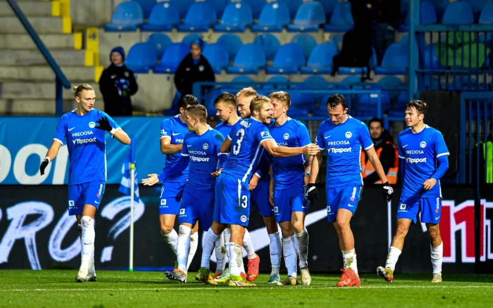 Slovan je ve čtvrtfinále poháru. U Nisy porazil Olomouc i díky hattricku van Burena 4:1