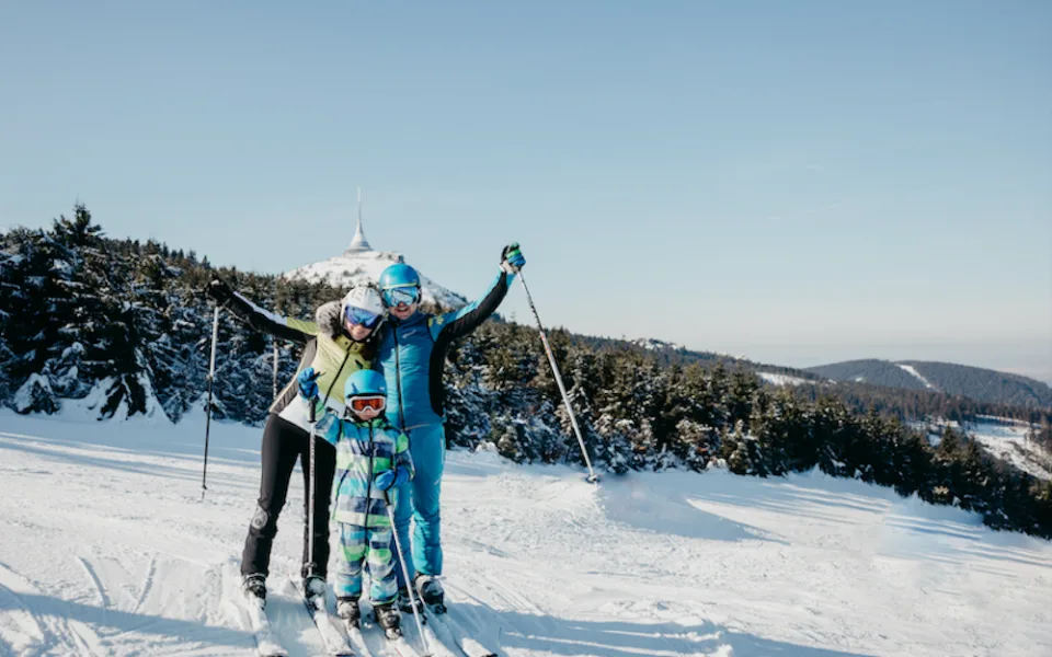 Skiareál Ještěd se chystá na otevření letošní sezóny. Spouští se i předprodej skipasů za výhodné ceny