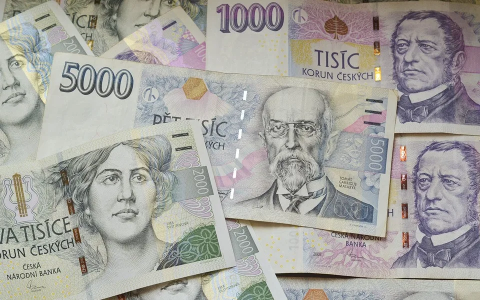 Lidé mají v peněženkách desítky milionů neplatných bankovek