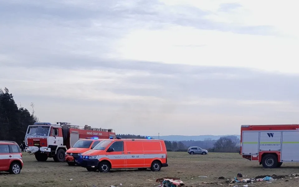 Na hodkovickém letišti spadlo letadlo. Pilot na místě zemřel. Na místě zasahují záchranné složky