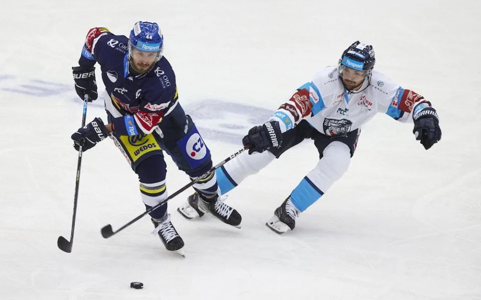Tygři v domácím utkání s Budějovicemi vedli, nakonec mají bod za prohru 2:3 v prodloužení