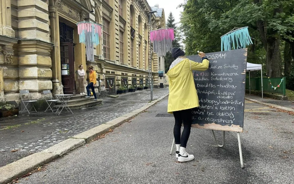 Integrační centrum Sokolka sídlí v prostorách jablonecké sokolovny.