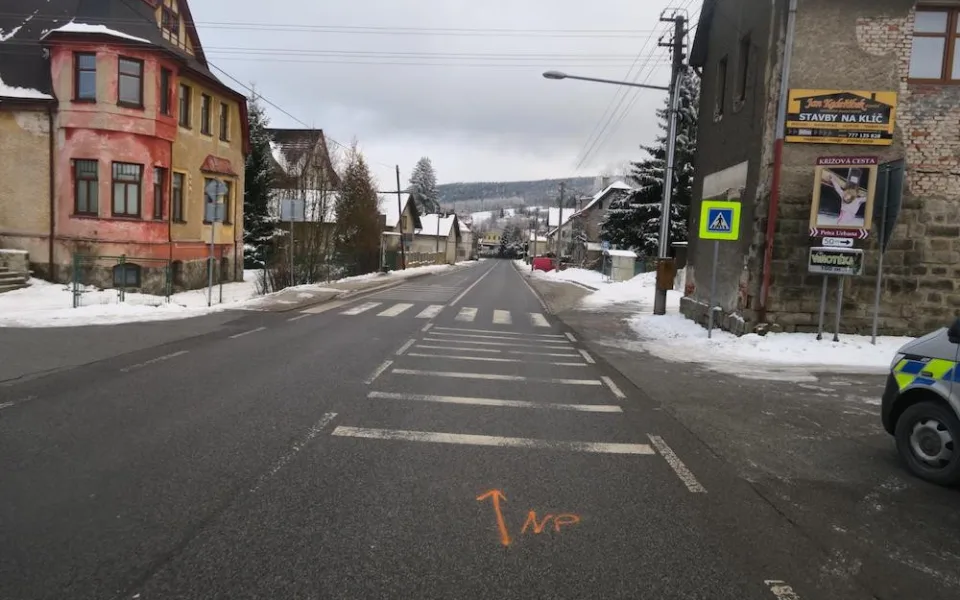 Na přechodu srazil chodkyni a ujel. Policie hledá řidiče i svědky