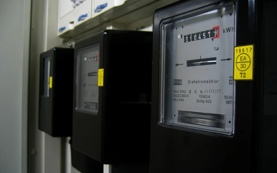 E.ON zlevní energie pod cenový strop stanovený státem. Zákazníci ušetří až jednotky tisíc korun ročně