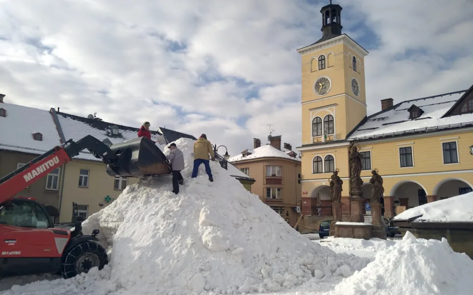 Na náměstí v Jilemnici letos nebude sněhová socha Krakonoše, ale Harracha