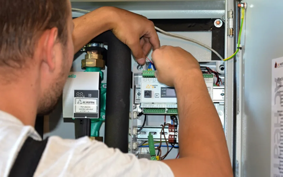 Receptem na drahé energie je vlastní kotelna s tepelnými čerpadly. Pořízení technologie se ale musí řešit včas