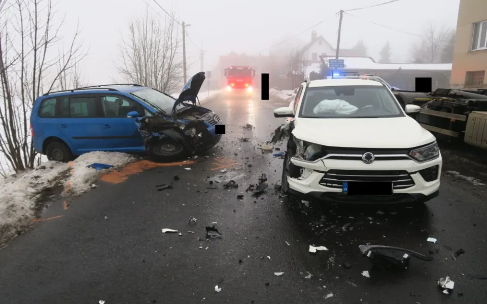 Srážku aut zavinil mikrospánek.