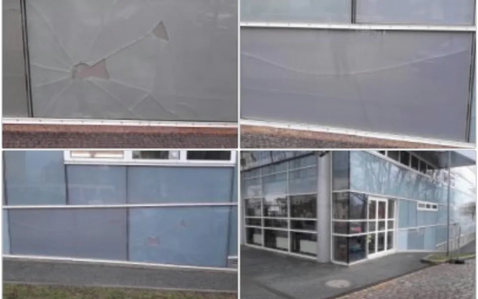 Mladík si po hádce s přítelkyní vybil vztek na knihovně. Rozbil skleněné opláštění budovy