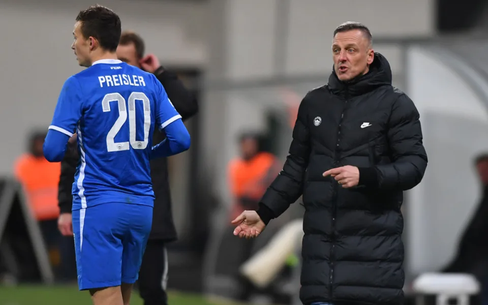 Ze standardek jsme byli nebezpeční spíš sami sobě, mrzelo trenéra Kozla. Výkon z Plzně jinak chválil