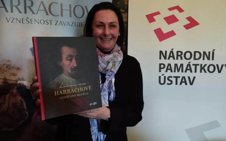 Lucie Bidlasová z Národního památkového ústavu představuje novou knihu Harrachové. Vznešenost zavazuje.
