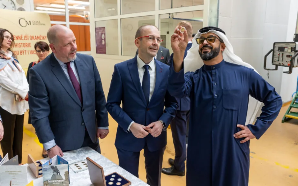 Jablonecká mincovna vyrazila investiční mince pro Arabské emiráty