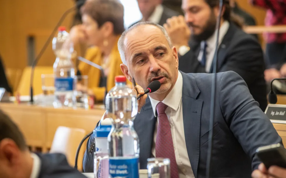Současný ekonomický model fungování pošty byl neudržitelný. Je třeba velká změna, míní předseda Asociace krajů