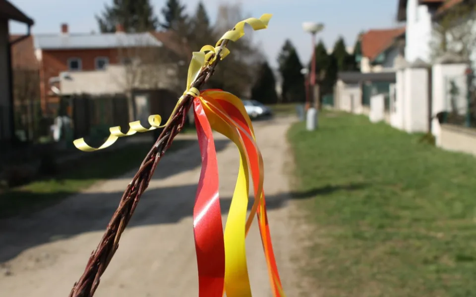 Velikonoční Bílá sobota: Postní doba končí. Dnes upečte beránka, uvařte nádivku a upleťte pomlázku