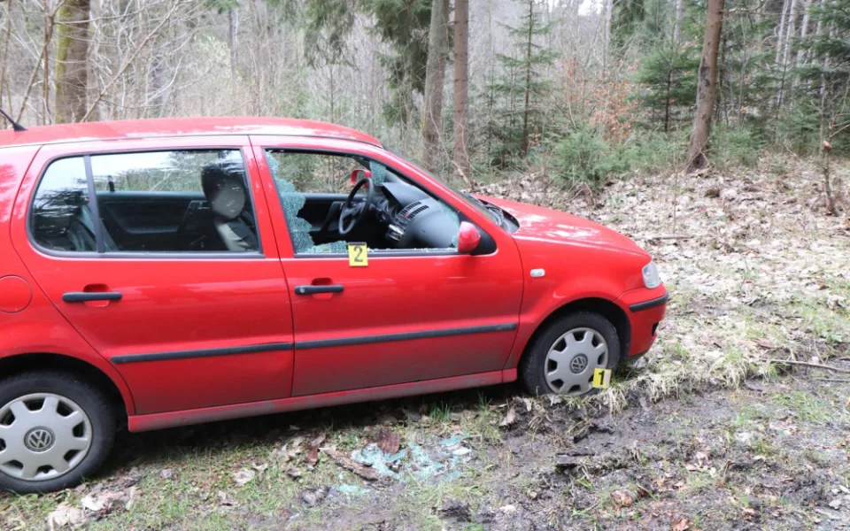 Zloděj na Jablonecku ukradl z auta příručku. Hrozí mu až dva roky vězení