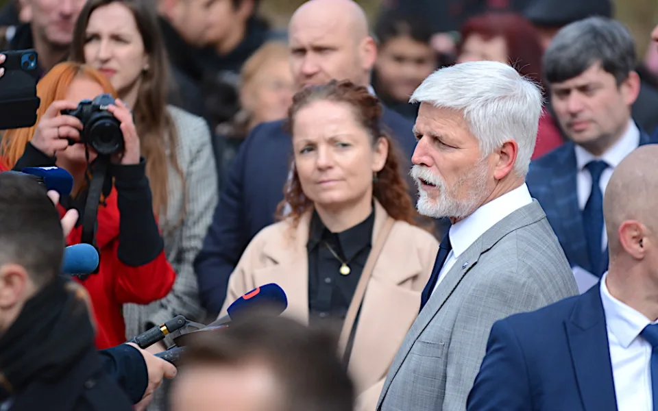Ruští představitelé řekli mnoho lží, nemá smysl Lavrova komentovat, řekl při návštěvě Libereckého kraje prezident Pavel