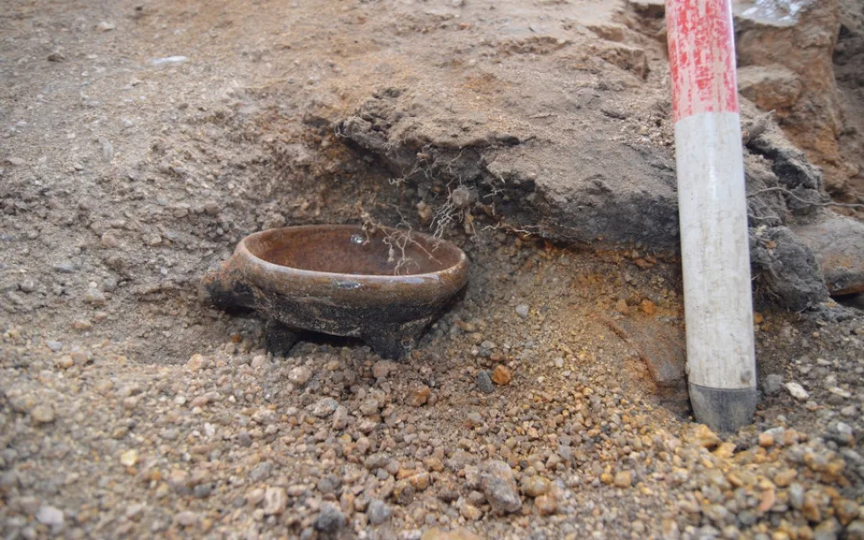 Archeologický průzkum v místě stavby parkovacího domu u krajského úřadu. Našli zbytky náhonu i kuthan