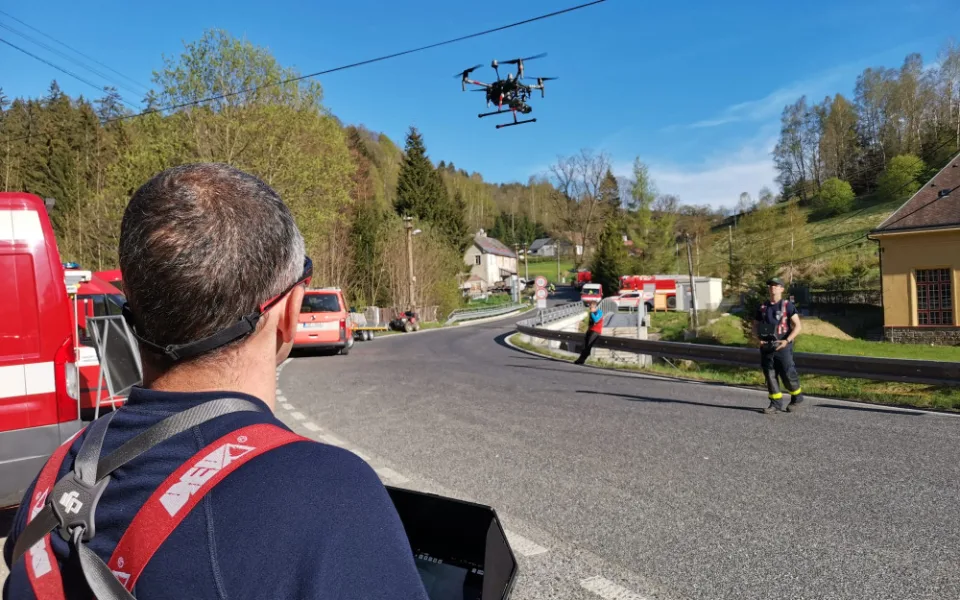 Policie stále pátrá po pohřešovaném muži, nasazen byl vrtulník, psovodi i dron