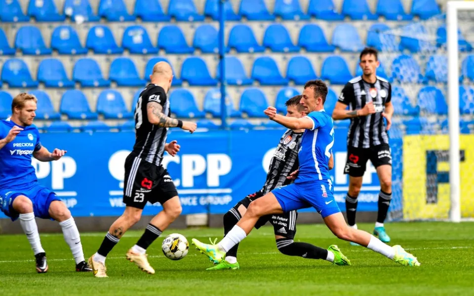 Slovan vyřadil Budějovice, v odvetě vyhrál 4:0. Ve finále si zahraje s Hradcem