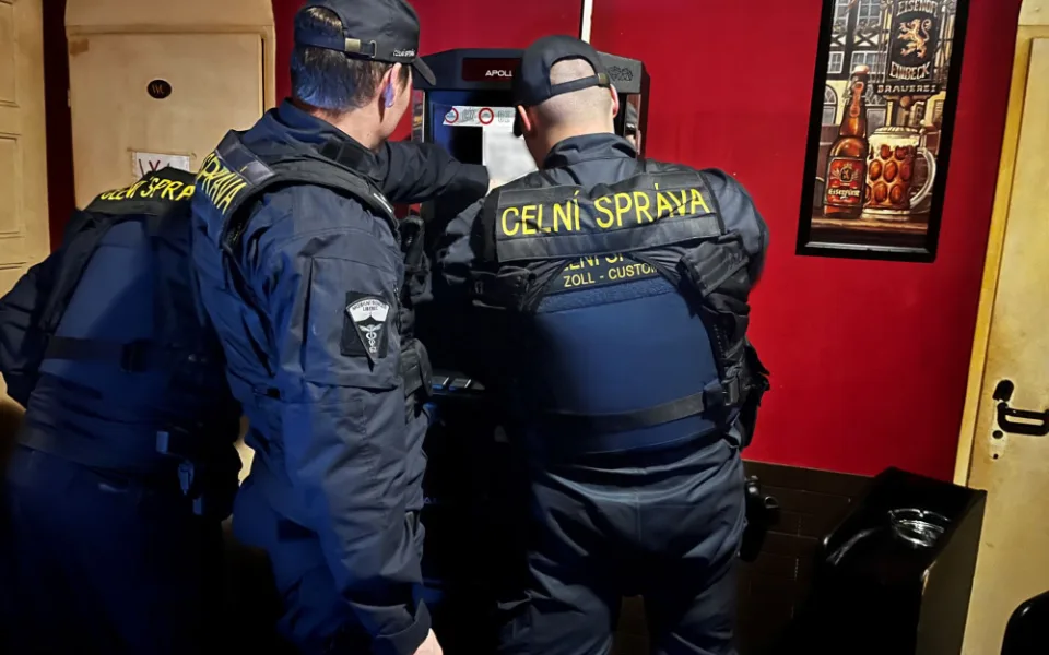 Zátah celníků na nelegální herny na Liberecku.