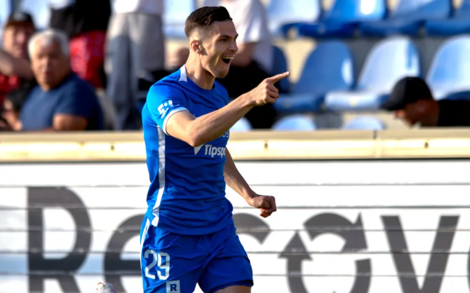 Slovan podepsal Tuptu i řeckého stopera. Pokračovat bude i trenér Kozel