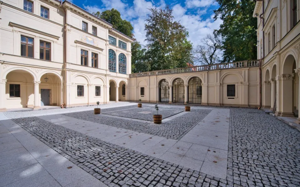 Po rekosntrukci za více než čtvrt miliardy se Liebiegův palác otevřel veřejnosti. V plném provozu bude od podzimu