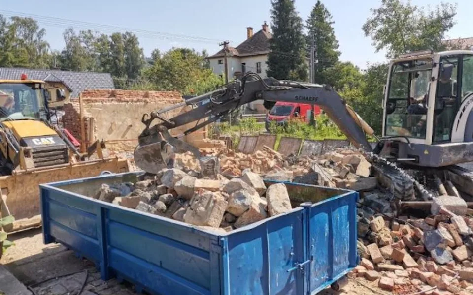 Policisté řeší krádež nákladního kontejneru. Zmizel od domu v Novině