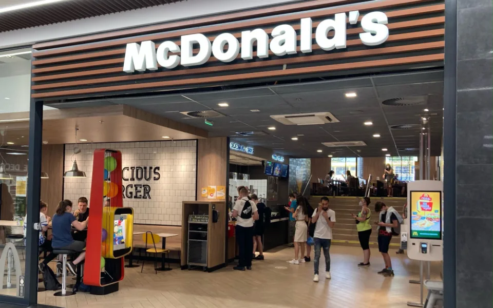 McDonald‘s v centru Liberce slaví. Ulov si svůj dárek, ikonický Big Mac