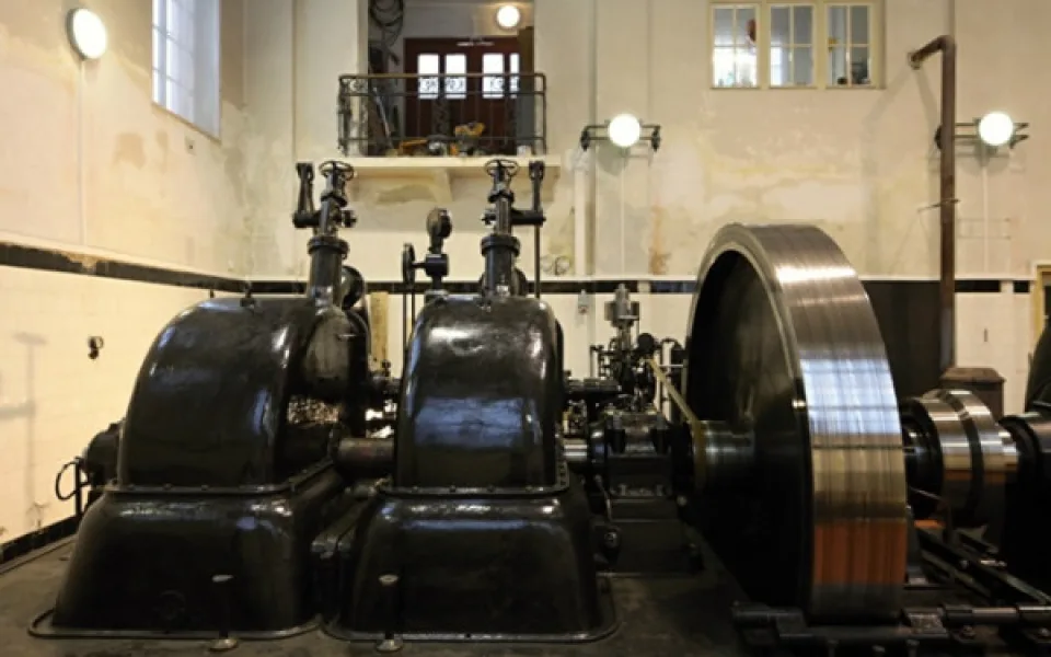 Interiér elektrárny v Rudolfově.