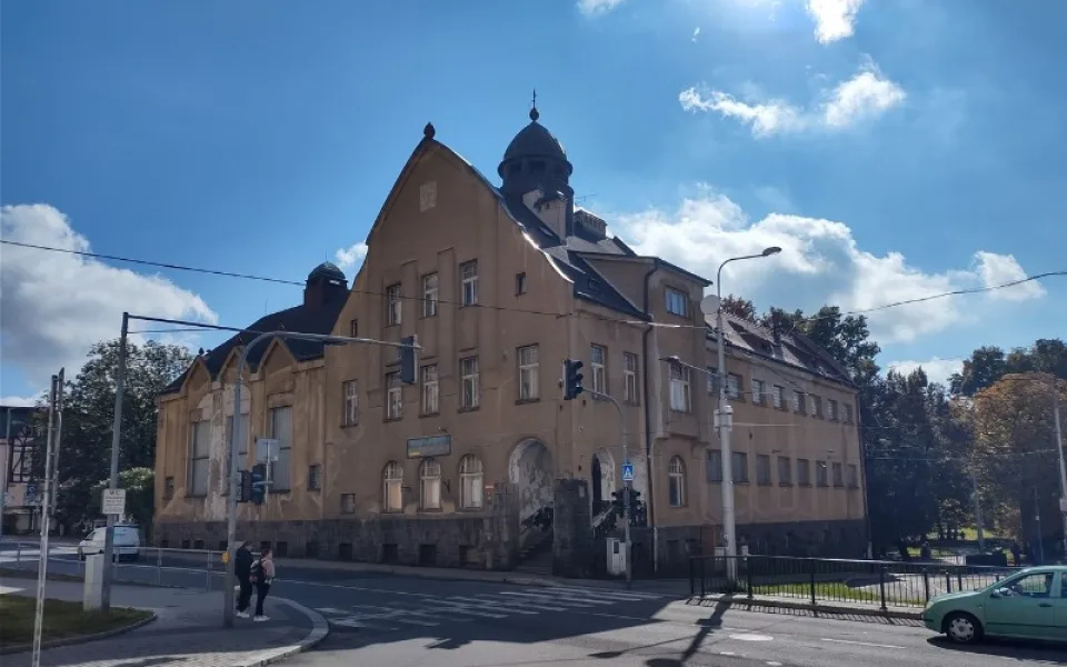 Bývalé městské lázně v Jablonci.