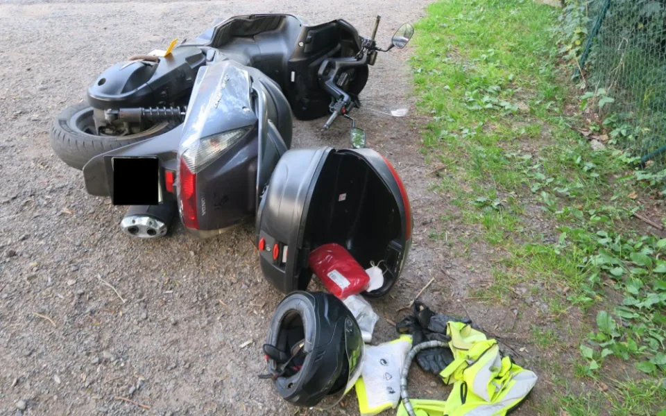 Havarovaná motorka.
