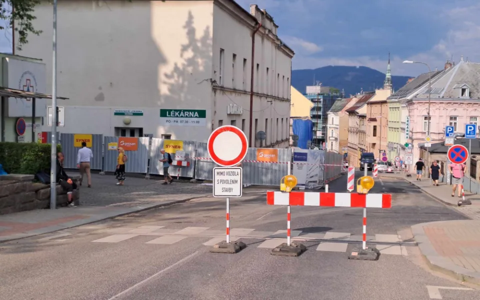 Uzavírka na Husově ulici.
