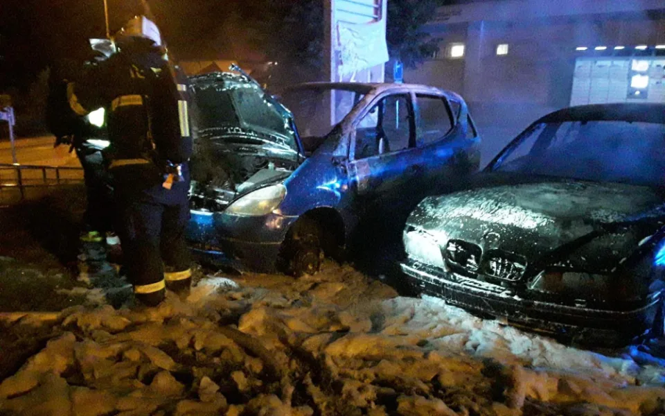 Požár aut na Kunratické.
