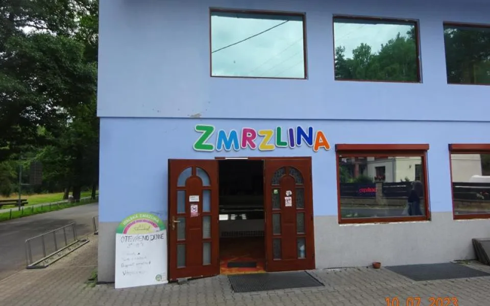 Dříve vyhlášenou zmrzlinárnu zavřela inspekce. Našla trus hlodavců i plesnivé potraviny