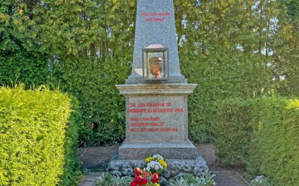 Opravený hrob