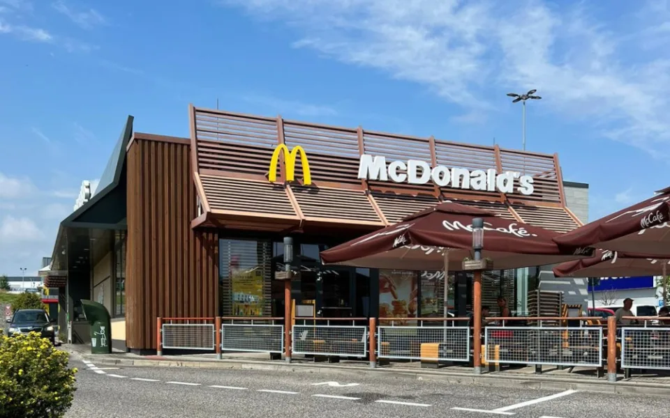 McDonald´s u Globusu slaví desáté výročí. Přijďte na oslavu a pro dárek, legendární Big Mac zdarma