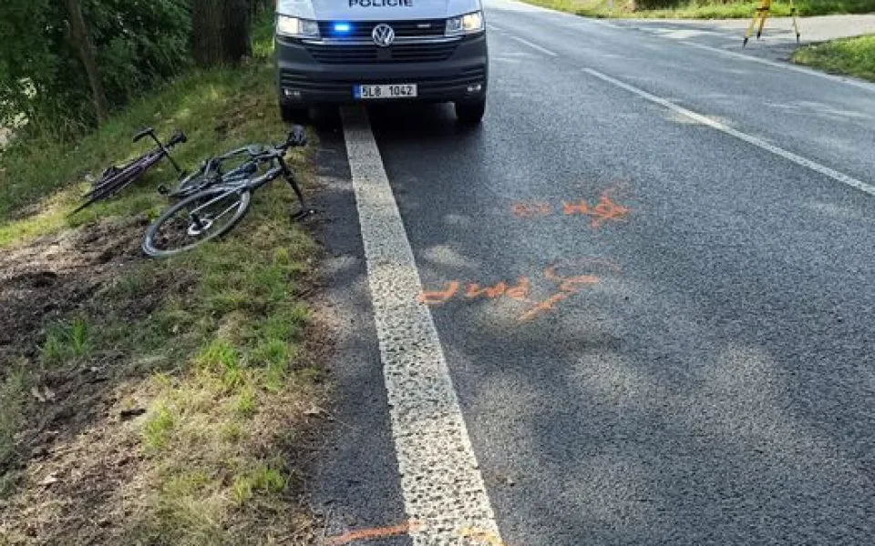 Řidič ve Studánce srazil cyklistu, který skončil v nemocnici. Policie hledá auto bez zrcátka