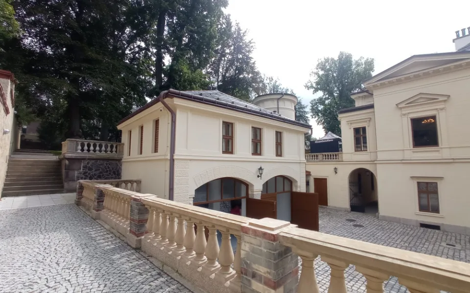 V této části Liebiegova paláce našel dětský klub své zázemí.