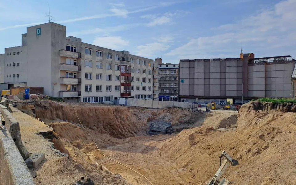 Prostor budoucího parkovacího domu u Centra urgentní medicíny.