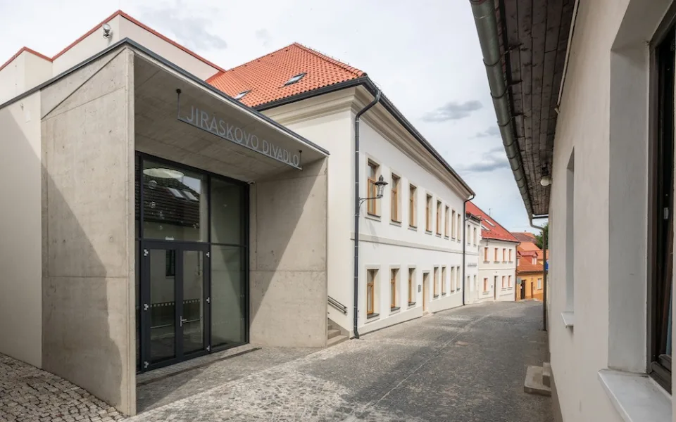 Česká Lípa opravila divadlo za téměř dvě stě milionů. Rekonstrukce trvala tři roky