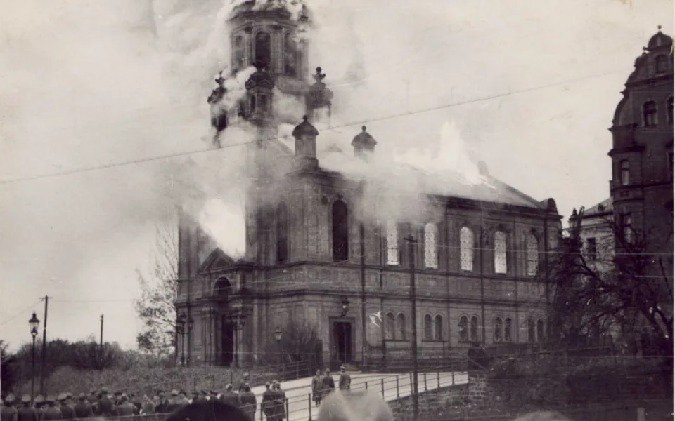 Vypálení synagogy v Liberci v listopadu 1938.