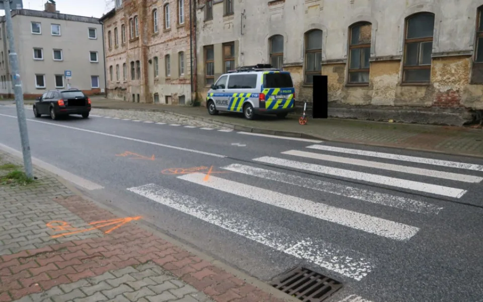 Dva sražení chodci na přechodech. Oba skončili v nemocnici