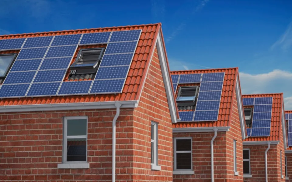 Společnost EG.D letos připojila do sítě už přes 26 tisíc solárních elektráren. Jde o rekordní rok
