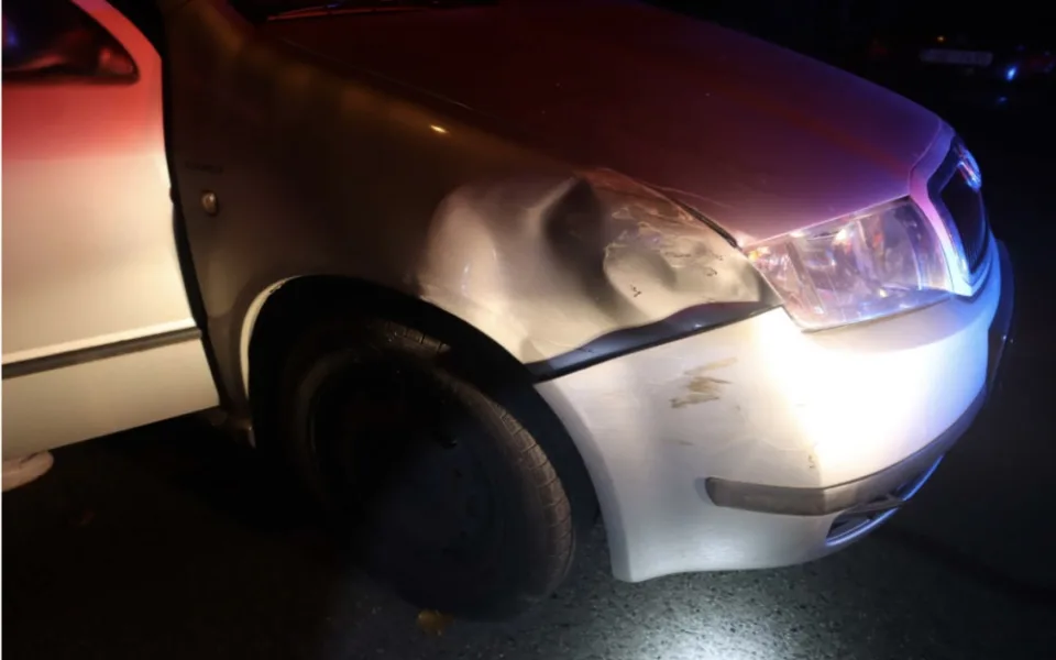 Řidička nabourala dvě zaparkovaná vozidla. Nadýchala přes tři promile