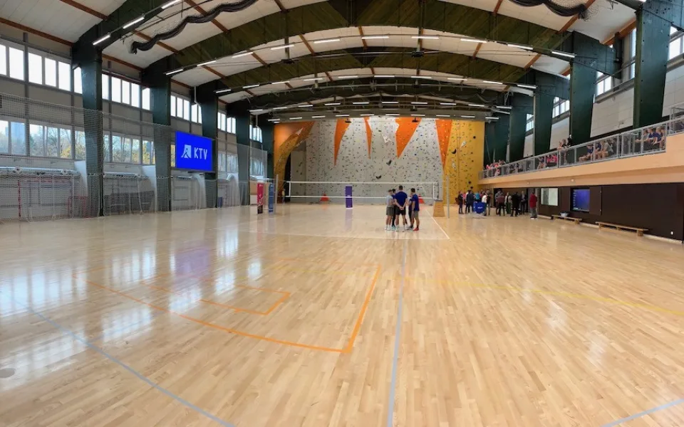 Sportovní haly univerzity v Harcově už opět fungují. Rekonstrukce vyšla na 122 milionů