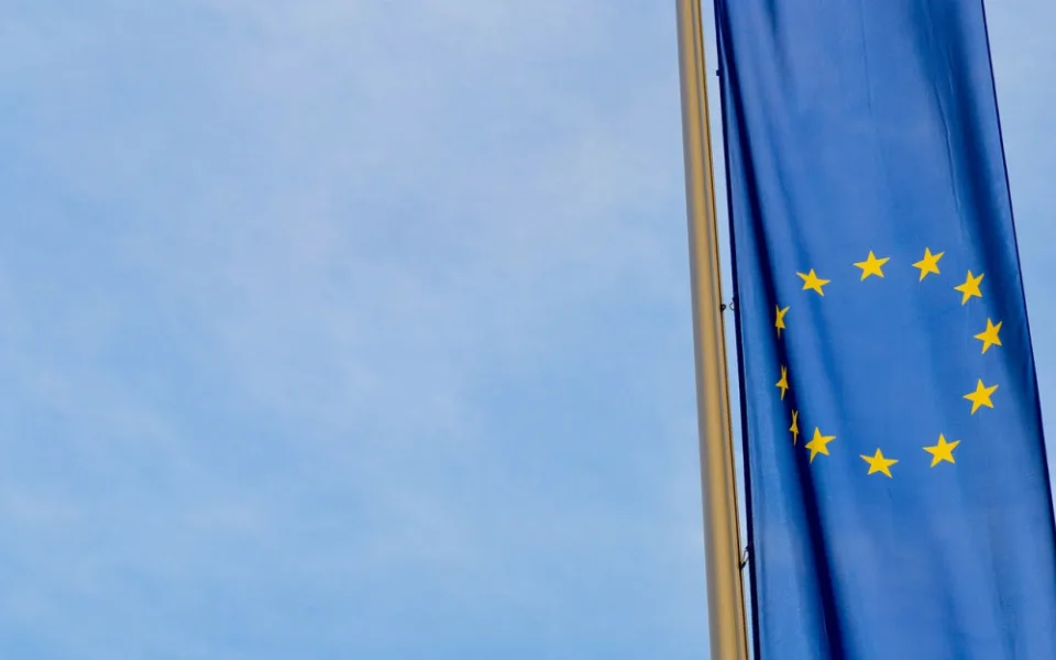 Čechy sevřel pesimismus. Budou se mít hůř, eurovolby je nezajímají, Ukrajinu v EU nechtějí