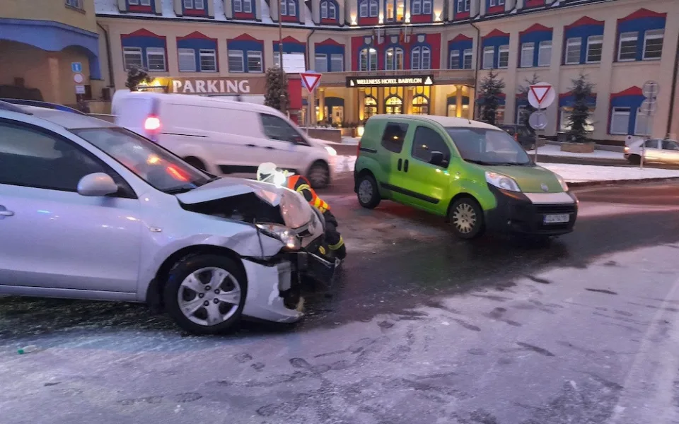 Nehoda u Babylonu. Na sjezdu z průtahu se srazila čtyři auta